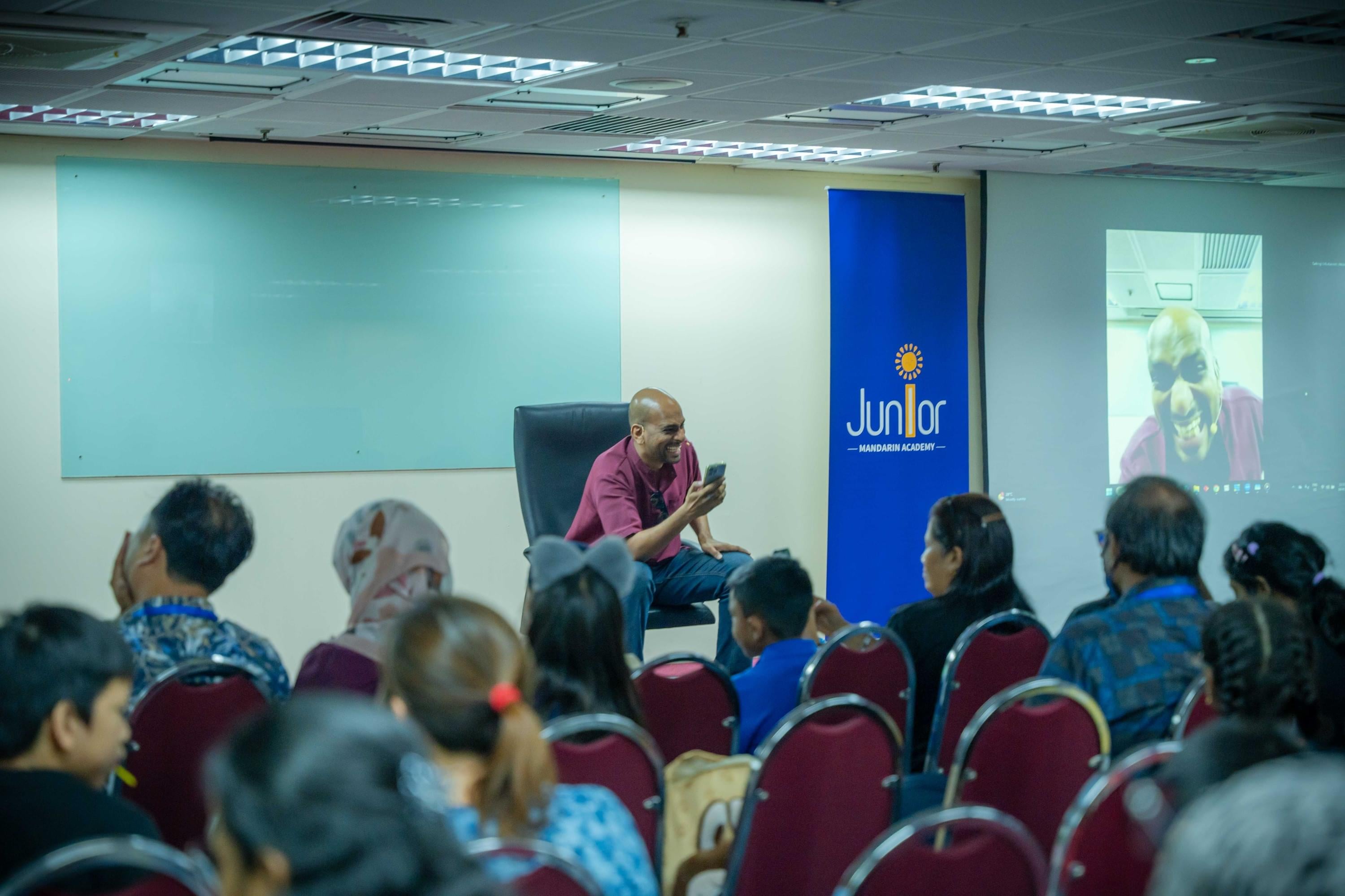 Sifu Kairesh teaching a Mandarin workshop