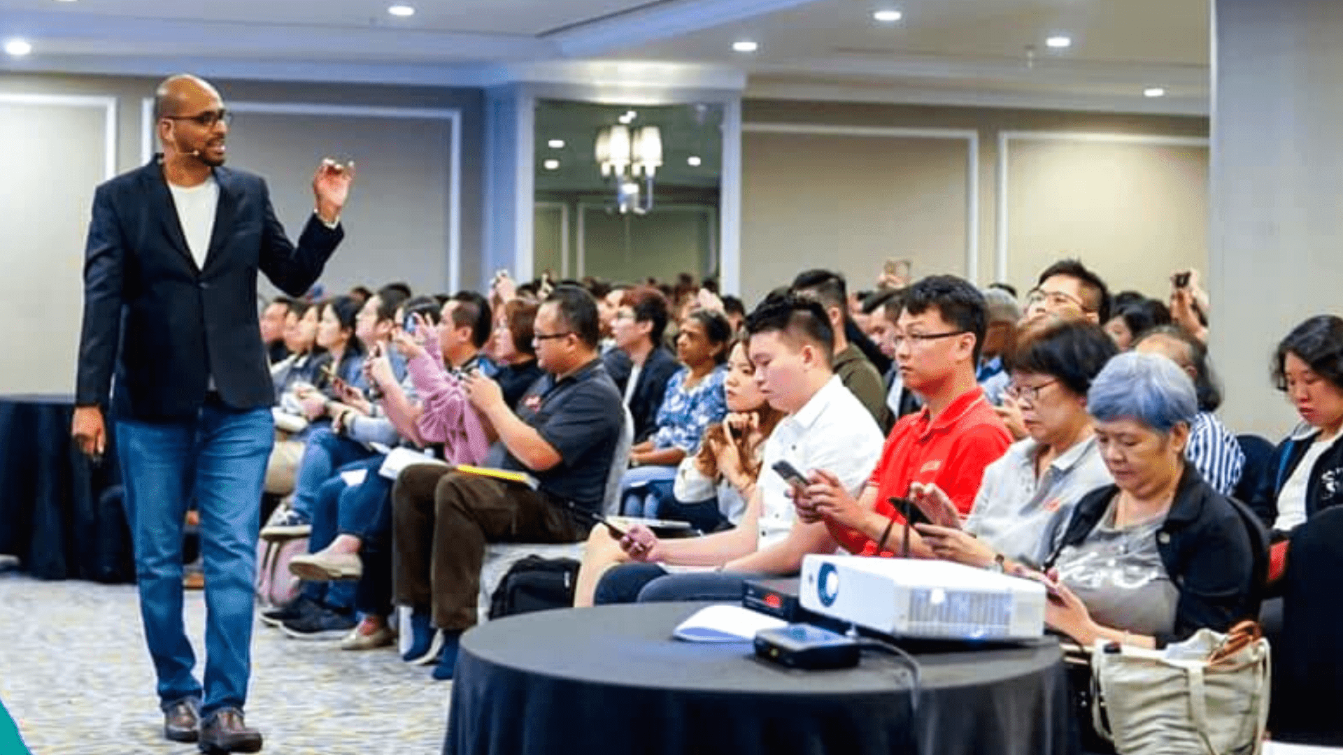 Sifu Kairesh teaching a Mandarin workshop